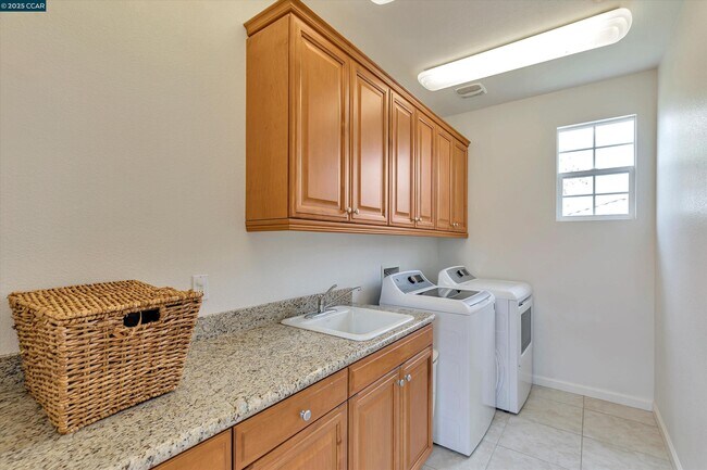 Building Photo - 1489 Menton St