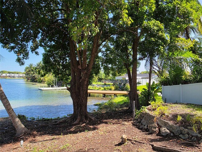 Building Photo - 13920 Kendale Lakes Blvd