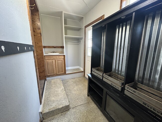 Building Photo - 6640 E Carson City Rd