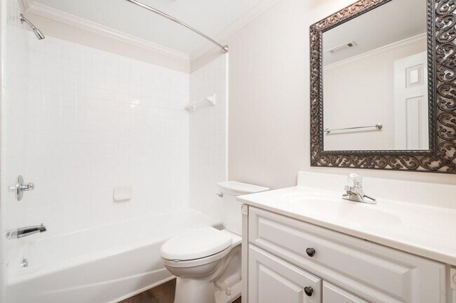 Building Photo - Elegant Master-on-Main in Prestigious Laur...