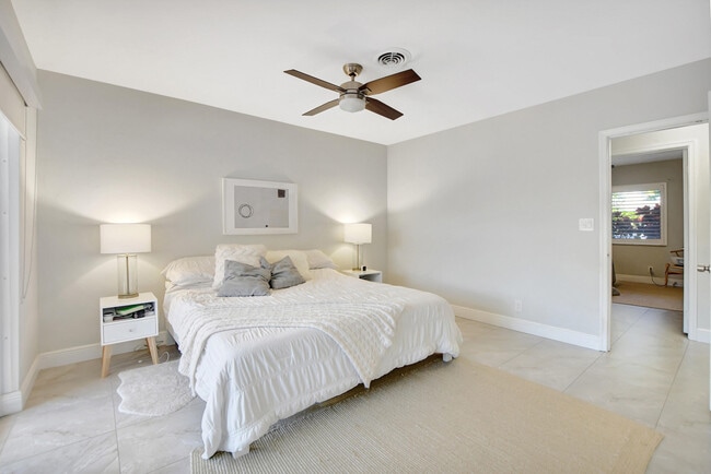 Building Photo - 1300 SW 13th St