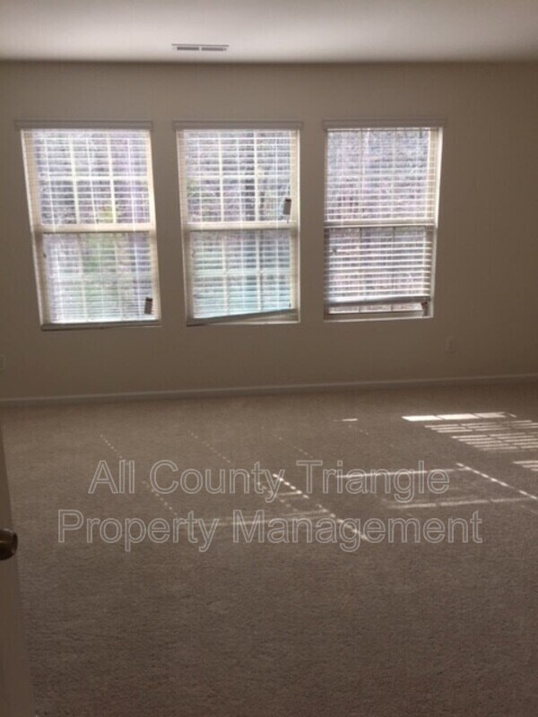 Building Photo - 412 Irving Way