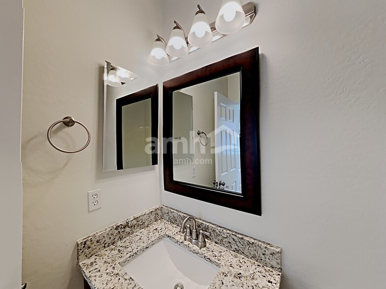 Building Photo - 2324 W Barwick Dr