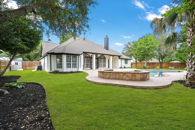 Building Photo - 711 Saratoga Dr