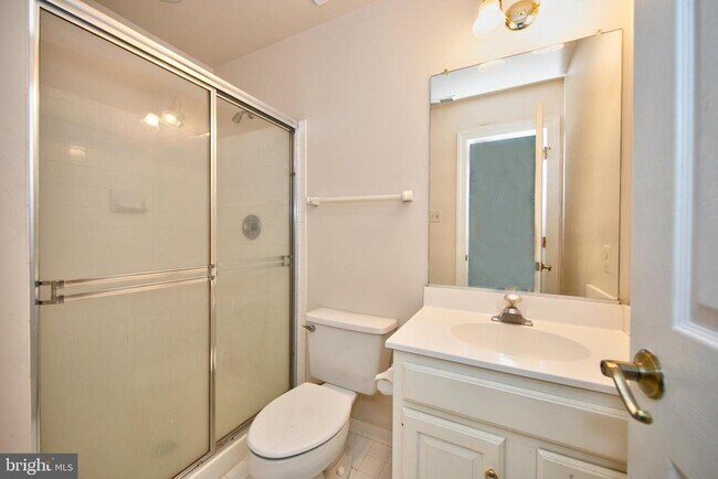 Building Photo - 210 King Johns Ct