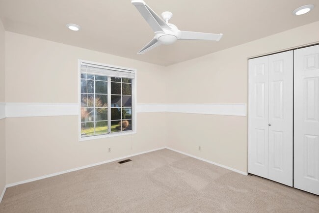 Building Photo - 4 Bedroom Traditional Sammamish Home