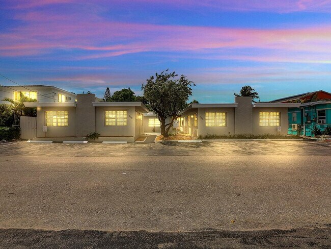 Building Photo - 318-320-320 Walnut St