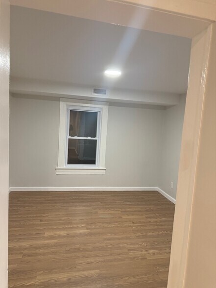 Building Photo - 1442 45th St