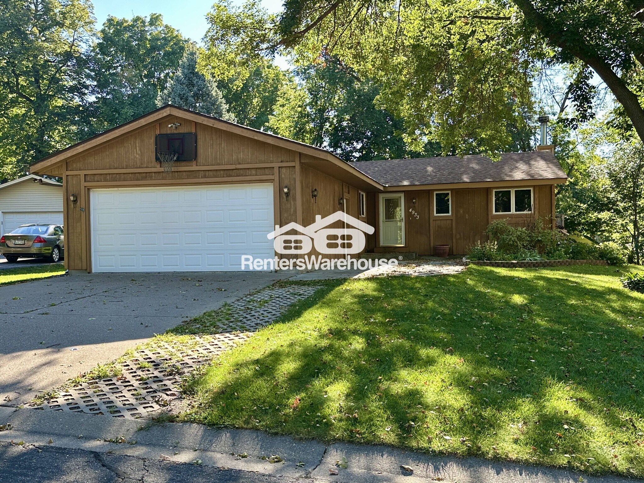 Building Photo - 4933 Crestview Rd