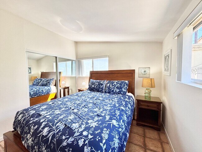 Building Photo - 207 Rossmore- MFR