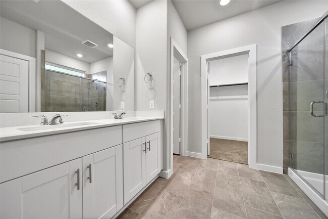 Building Photo - 6609 Lahna Oak Dr