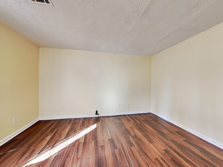 Building Photo - 5280 Ridge Forest Dr