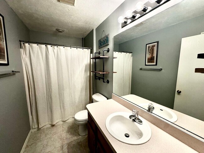 Building Photo - 8036 SE 175th Malmaison St