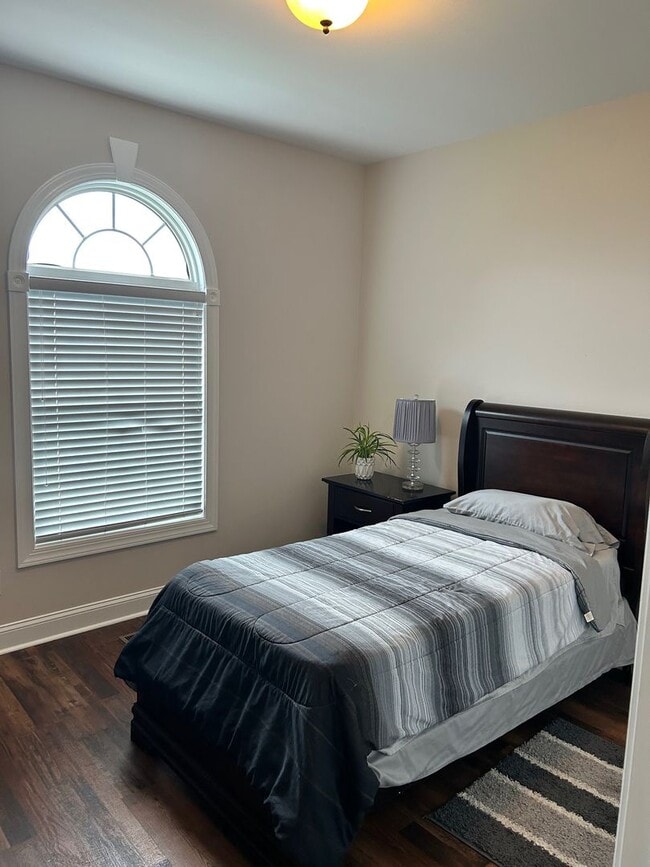 Building Photo - 1725 N Chicken Rd