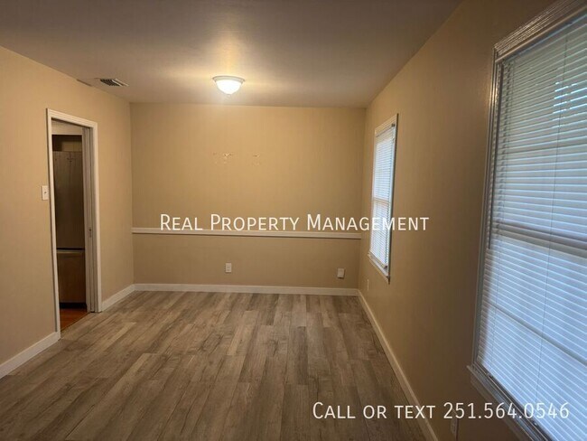 Building Photo - 4440 Nicholl Dr
