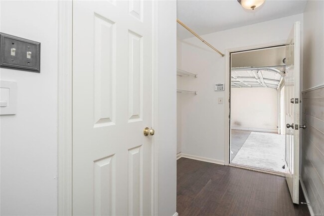 Building Photo - 561 Pine Tree Ln