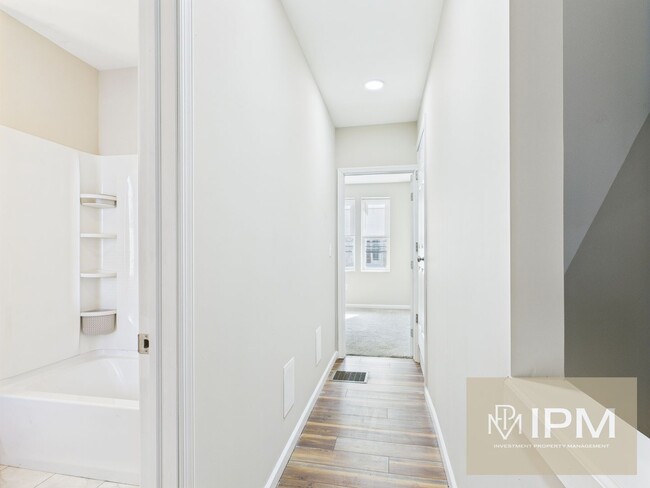 Building Photo - Available Now! Charming 3 Bedroom, 2 Bath ...