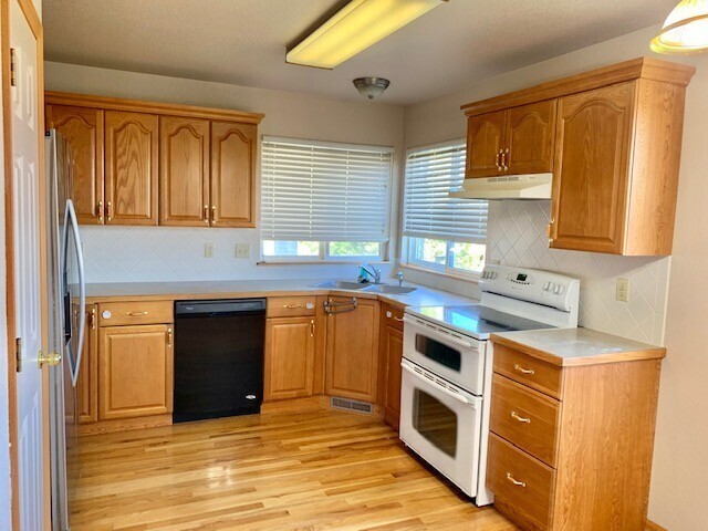 Building Photo - Ranch Style Home Located on Dead-End Stree...
