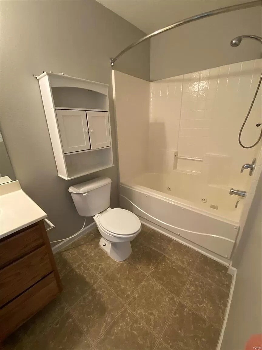 Master Bath - 15905 Tracker Ln