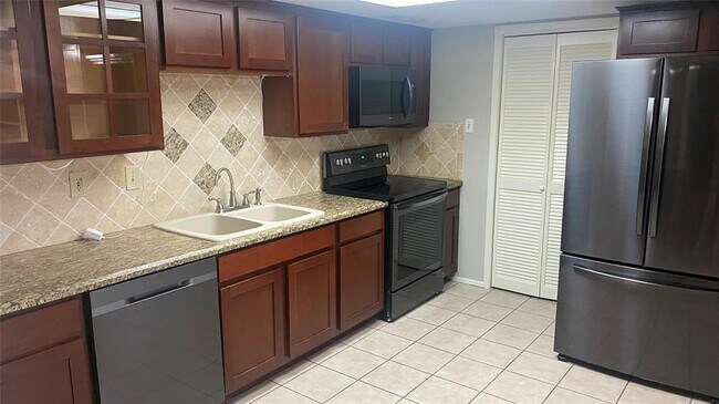 Building Photo - 14777 Wunderlich Dr
