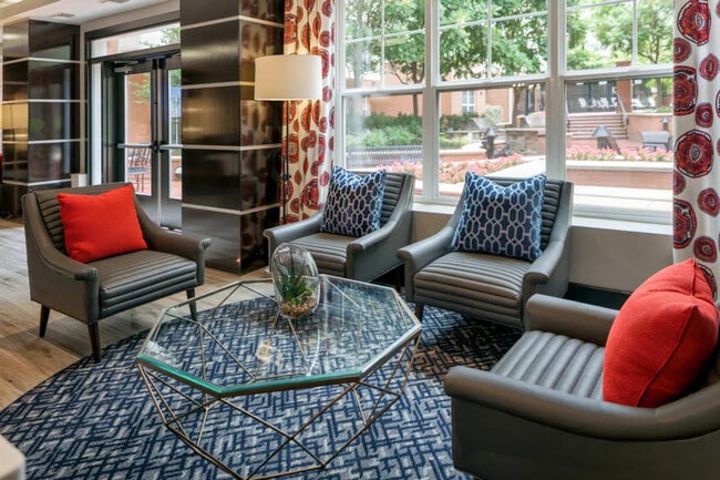 Building Photo - 615 S Columbus St