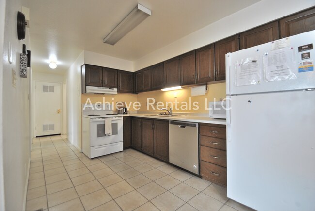 Building Photo - 240 E 400 N