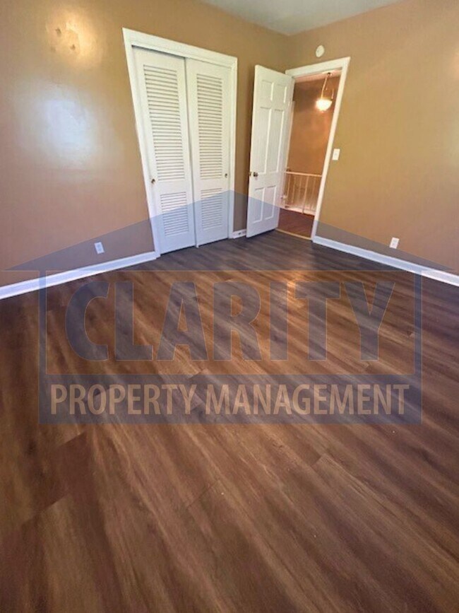 Building Photo - Large, four bedroom home in Chattanooga!