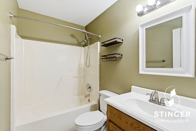 Building Photo - 12 Robin Way