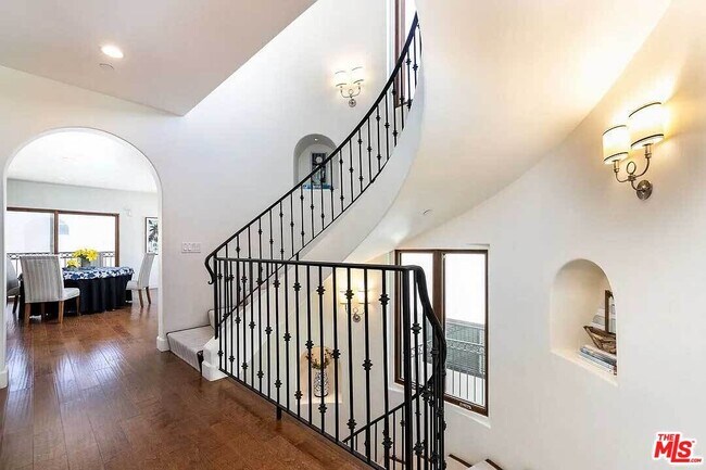 Building Photo - 17 Privateer St