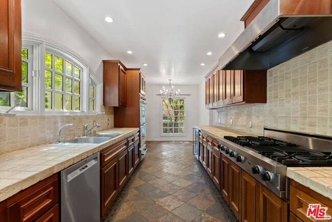 Building Photo - 312 S El Camino Dr