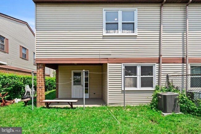 Building Photo - 826 Hendrix St