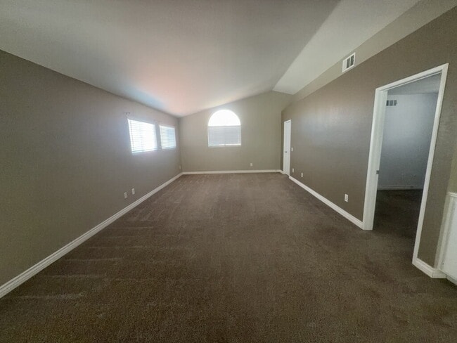 Building Photo - 9586 Shadow Springs Dr