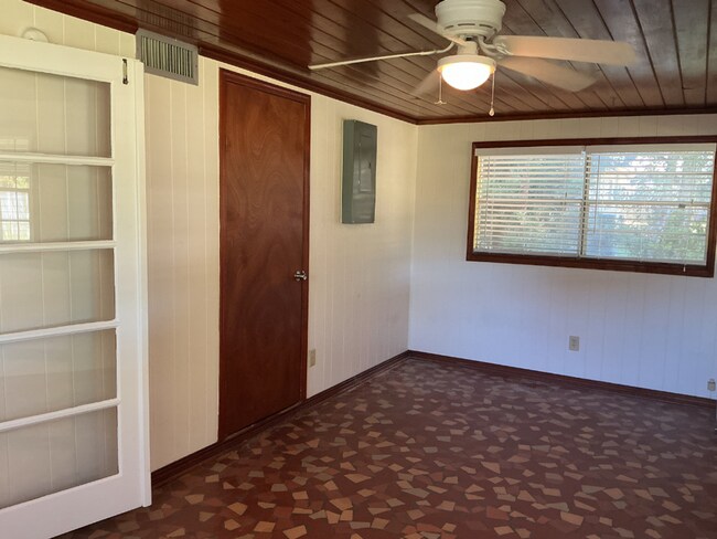 Building Photo - Spacious 3-Bed Home in Cleveland Heights