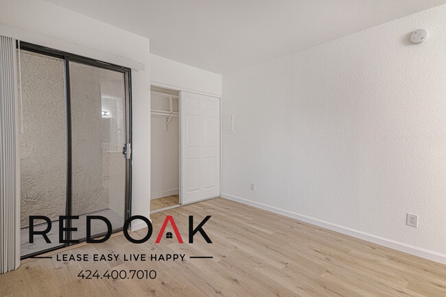 Building Photo - MOVE-IN SPECIAL! Lovely One Bedroom with C...