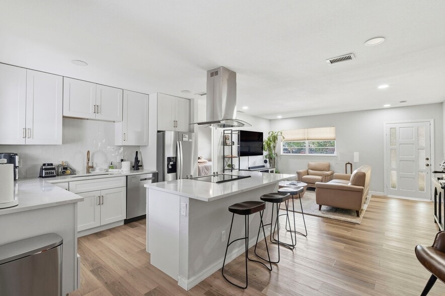 Building Photo - 4206 W Iowa Ave