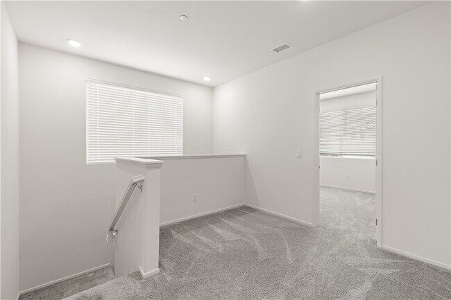 Building Photo - 895 Brookdale Dr