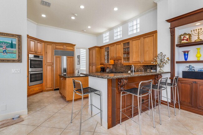 Building Photo - 16251 Bristol Pointe Dr