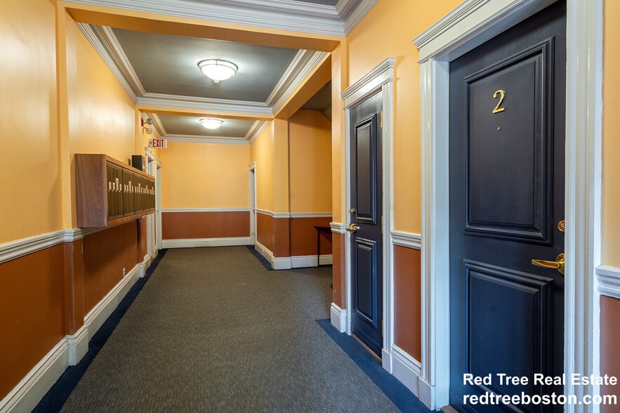 Building Photo - 109 Queensberry St