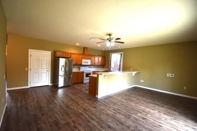 Building Photo - Gorgeous ground level accessible home.