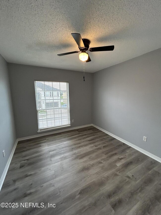 Building Photo - 10258 Meadow Point Dr