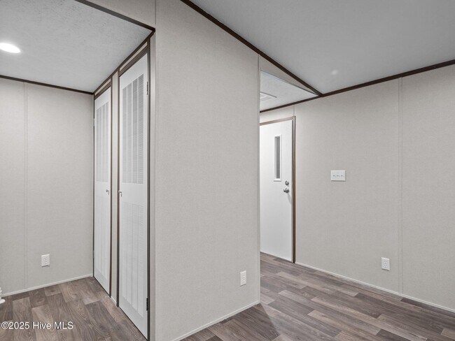 Building Photo - 113 Trott Ln