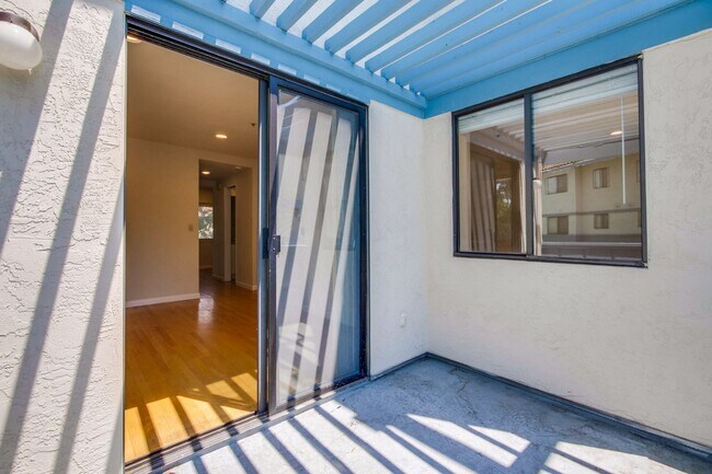 Building Photo - Condo Near Cupertino High | Updated Kitche...