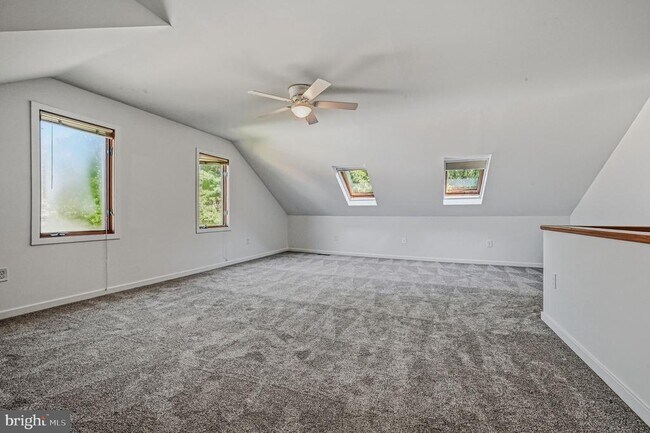 Building Photo - 207 Steeplechase Cir