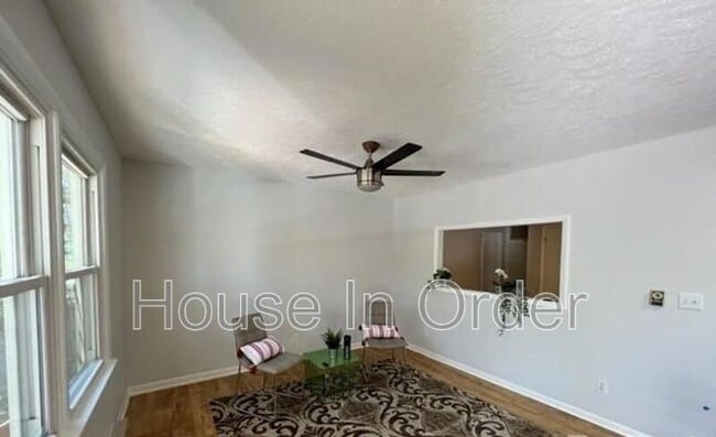 Building Photo - 220 Meredith Lp