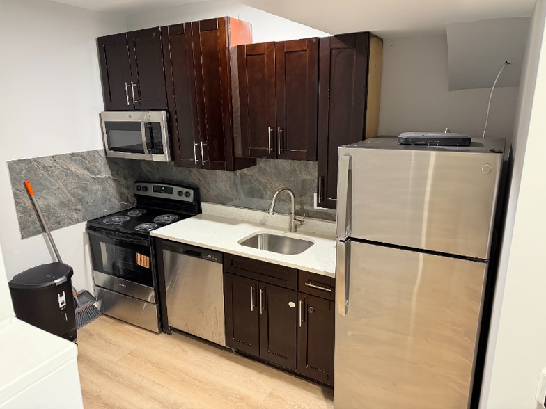 Building Photo - 1763 Montpelier St