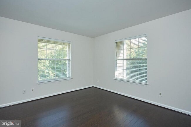 Building Photo - 5700 Chapman Mill Dr