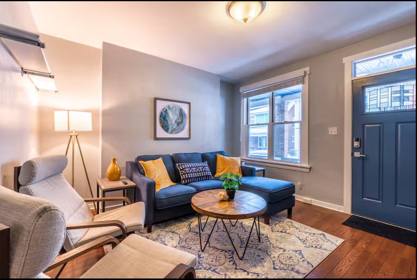 bright lighting in the living room - 4210 Calvin St