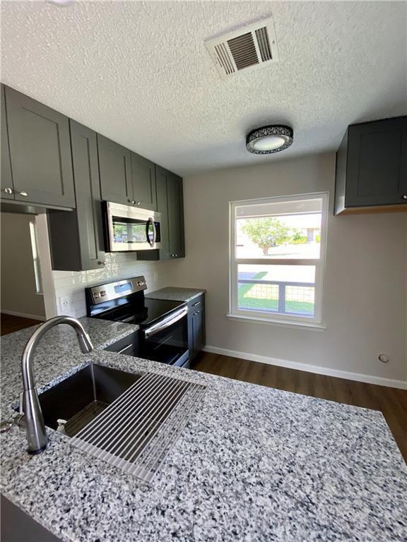 Building Photo - 1715 Shadowview Dr