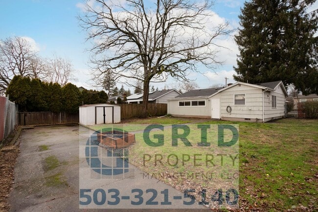 Building Photo - 3 Bedroom Home - Large Corner Lot - SE Portland!