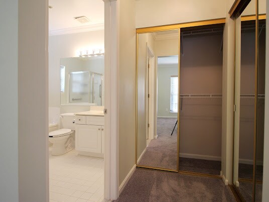 Building Photo - 7000 Falls Reach Dr
